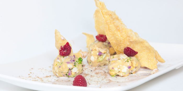 Tartare di cavolfiore, maionese di polpo e polenta soffiata